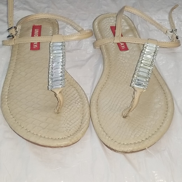 Sandals - Picture 2 of 3